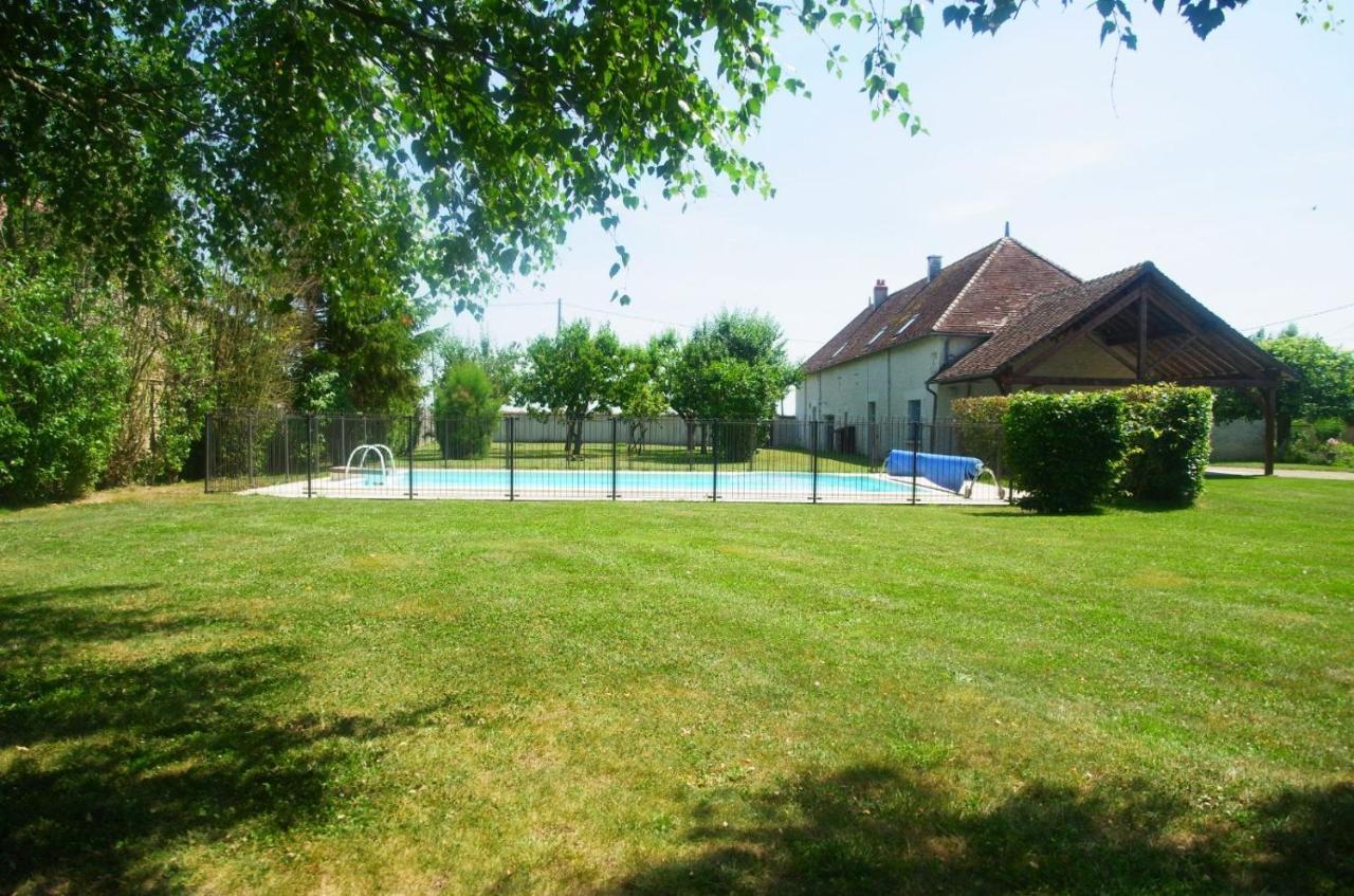 Gite Et Chambres D'Hotes Le Chene Billault Pouant Екстериор снимка