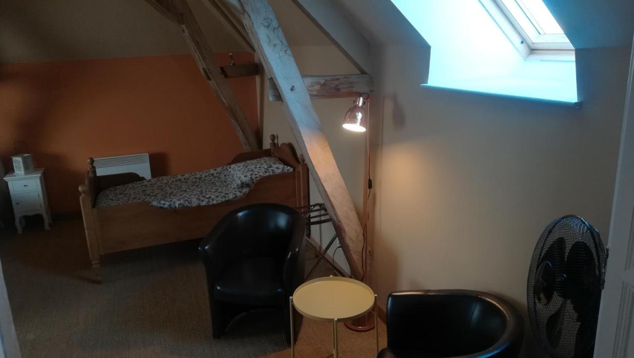 Gite Et Chambres D'Hotes Le Chene Billault Pouant Екстериор снимка