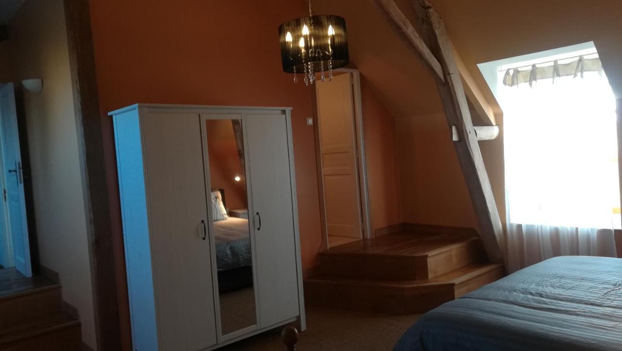 Gite Et Chambres D'Hotes Le Chene Billault Pouant Екстериор снимка