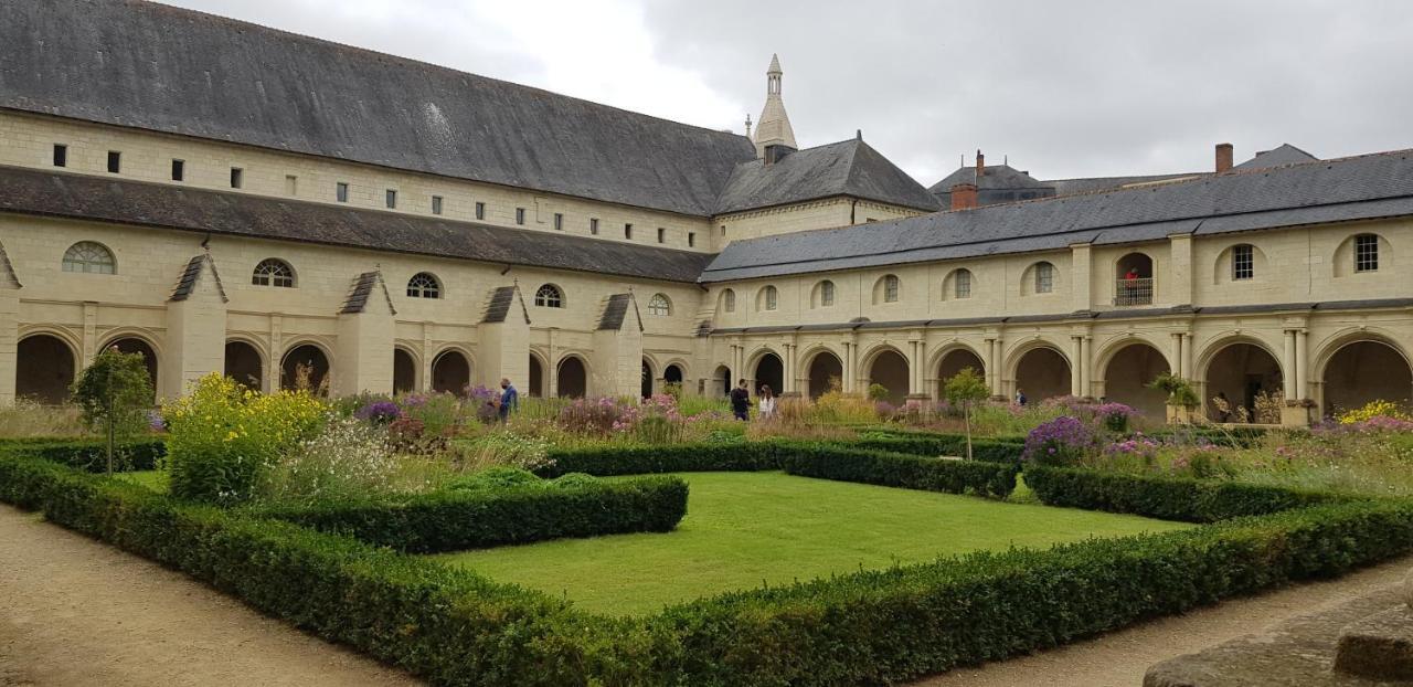 Gite Et Chambres D'Hotes Le Chene Billault Pouant Екстериор снимка