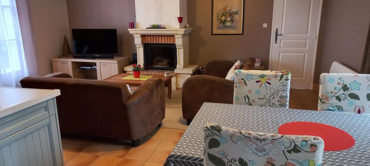 Gite Et Chambres D'Hotes Le Chene Billault Pouant Екстериор снимка